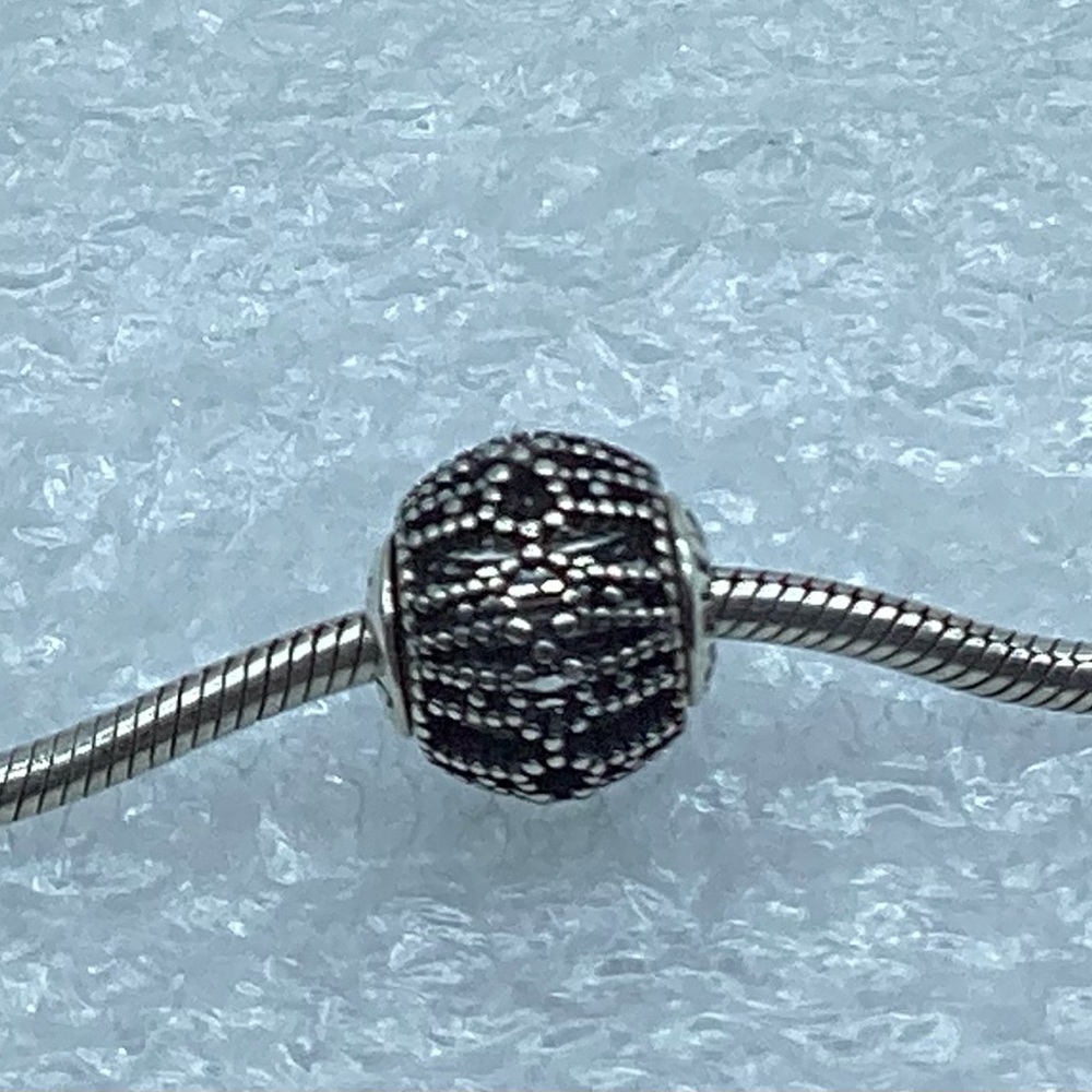Pandora Essence Collection,” Curiosity “ Charm 796025 E22-7